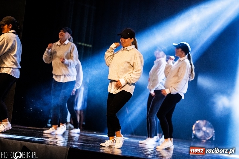Zdjęcie w galerii na portalu naszraciborz.pl: Gala zespołu tanecznego Skaza w Raciborskim Centrum Kultury wiadomości z regionu