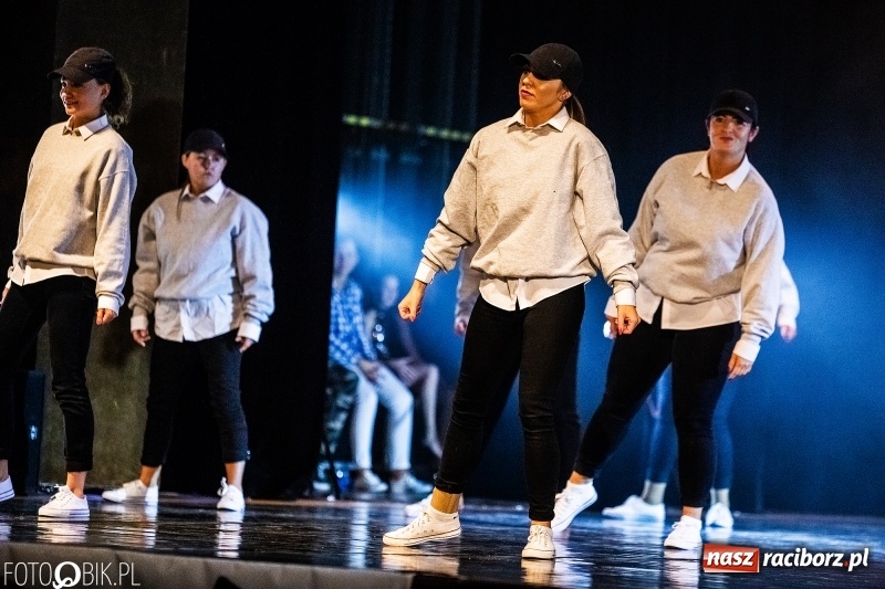 Zdjęcie w galerii na portalu naszraciborz.pl: Gala zespołu tanecznego Skaza w Raciborskim Centrum Kultury wiadomości z regionu