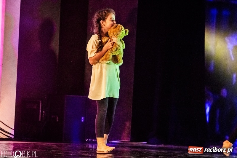 Zdjęcie w galerii na portalu naszraciborz.pl: Gala zespołu tanecznego Skaza w Raciborskim Centrum Kultury wiadomości z regionu