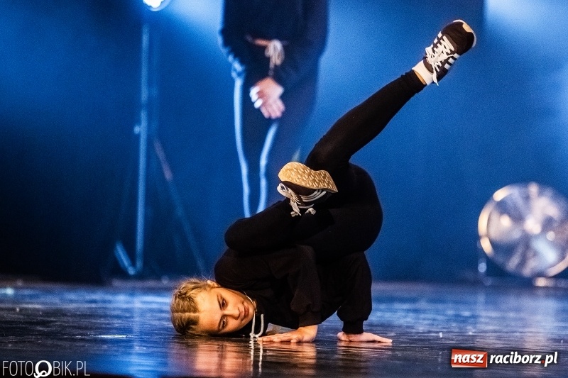 Zdjęcie w galerii na portalu naszraciborz.pl: Gala zespołu tanecznego Skaza w Raciborskim Centrum Kultury wiadomości z regionu