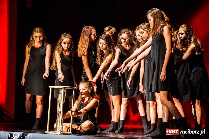 Zdjęcie w galerii na portalu naszraciborz.pl: Gala zespołu tanecznego Skaza w Raciborskim Centrum Kultury wiadomości z regionu