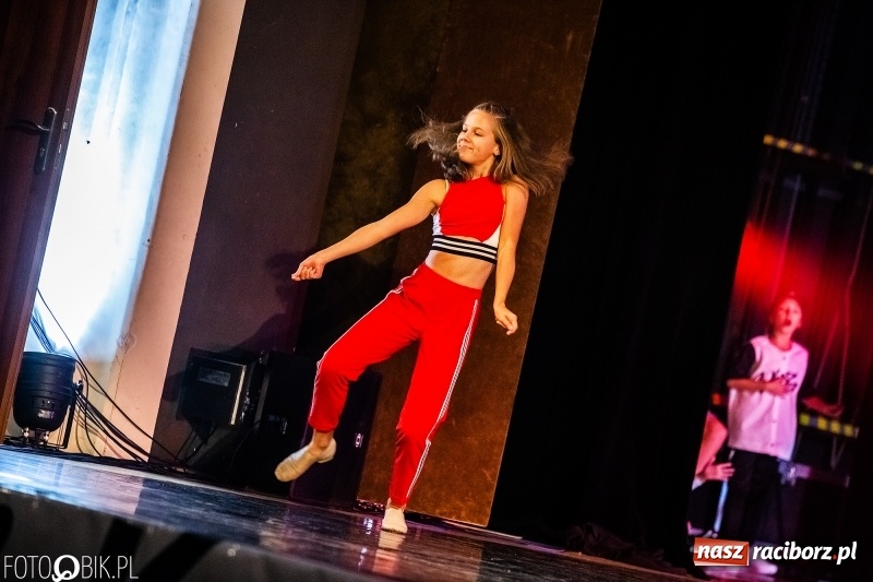 Zdjęcie w galerii na portalu naszraciborz.pl: Gala zespołu tanecznego Skaza w Raciborskim Centrum Kultury wiadomości z regionu