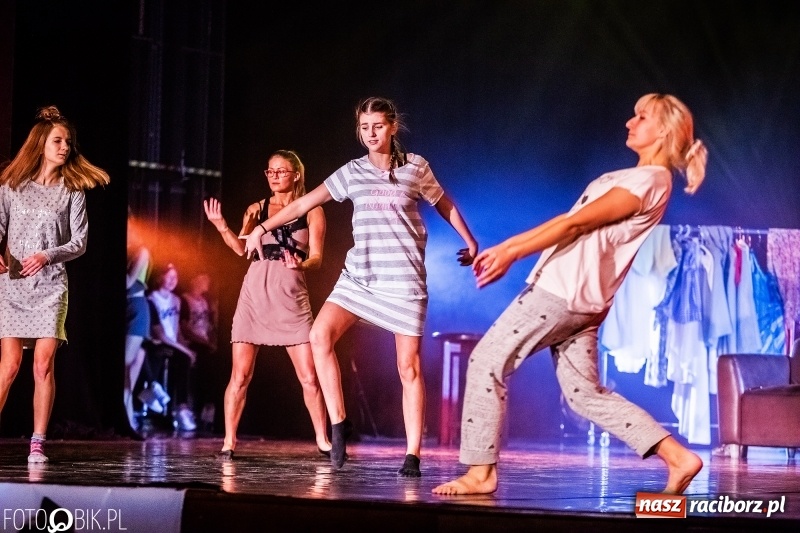 Zdjęcie w galerii na portalu naszraciborz.pl: Gala zespołu tanecznego Skaza w Raciborskim Centrum Kultury wiadomości z regionu