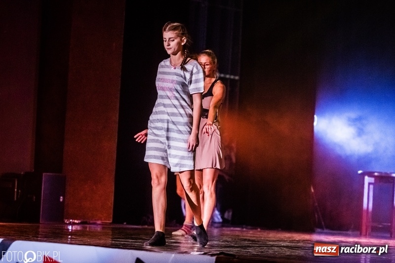 Zdjęcie w galerii na portalu naszraciborz.pl: Gala zespołu tanecznego Skaza w Raciborskim Centrum Kultury wiadomości z regionu