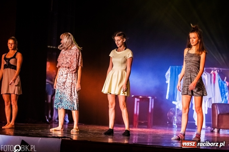 Zdjęcie w galerii na portalu naszraciborz.pl: Gala zespołu tanecznego Skaza w Raciborskim Centrum Kultury wiadomości z regionu