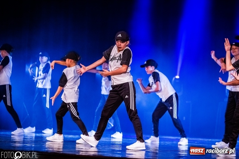 Zdjęcie w galerii na portalu naszraciborz.pl: Gala zespołu tanecznego Skaza w Raciborskim Centrum Kultury wiadomości z regionu