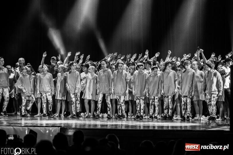 Zdjęcie w galerii na portalu naszraciborz.pl: Gala zespołu tanecznego Skaza w Raciborskim Centrum Kultury wiadomości z regionu