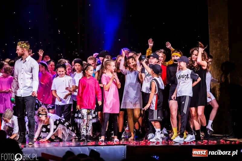 Zdjęcie w galerii na portalu naszraciborz.pl: Gala zespołu tanecznego Skaza w Raciborskim Centrum Kultury wiadomości z regionu