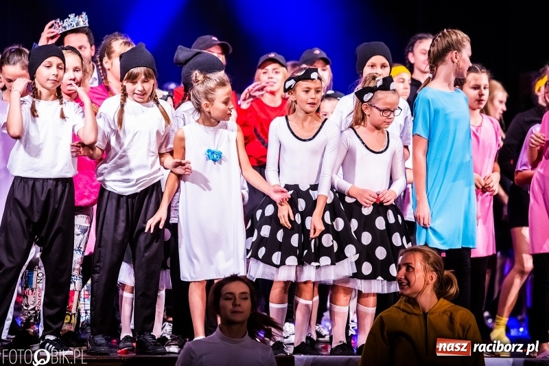 Zdjęcie w galerii na portalu naszraciborz.pl: Gala zespołu tanecznego Skaza w Raciborskim Centrum Kultury wiadomości z regionu