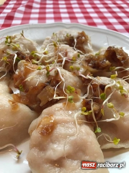 Zdjęcie w galerii na portalu naszraciborz.pl: Kaczka, jabłko, śliwka i rozmaryn, czyli NIEBO W GĘBIE. Raciborskie pierogowe królestwo zaprasza! wiadomości z regionu