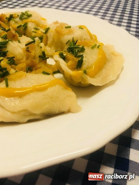 Zdjęcie w galerii na portalu naszraciborz.pl: Kaczka, jabłko, śliwka i rozmaryn, czyli NIEBO W GĘBIE. Raciborskie pierogowe królestwo zaprasza! wiadomości z regionu
