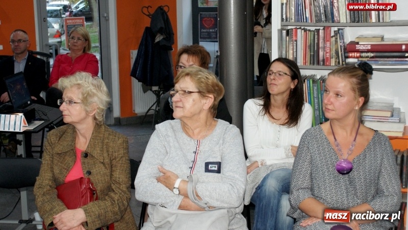 Zdjęcie w galerii na portalu naszraciborz.pl: Wesele żydowskie sefardyjskie. Wykład i wystawa w bibliotece na Ostrogu wiadomości z regionu