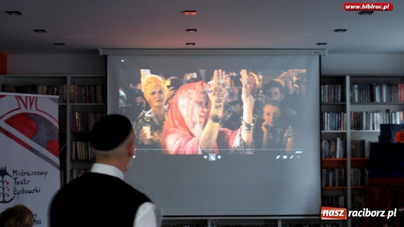 Zdjęcie w galerii na portalu naszraciborz.pl: Wesele żydowskie sefardyjskie. Wykład i wystawa w bibliotece na Ostrogu wiadomości z regionu