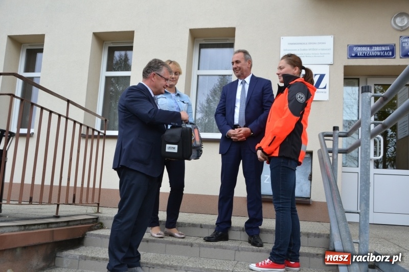 Zdjęcie w galerii na portalu naszraciborz.pl: Nowy defibrylator dla ambulansu pogotowia w Krzyżanowicach  wiadomości z regionu