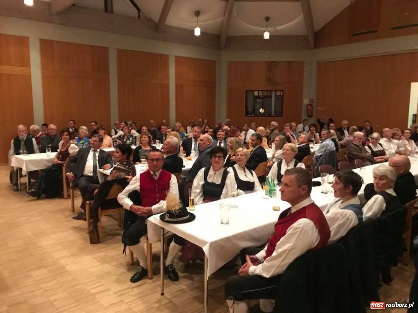 Zdjęcie w galerii na portalu naszraciborz.pl: Krzyżanowice podpisały umowę partnerską z gminą Aschach an der Donau wiadomości z regionu