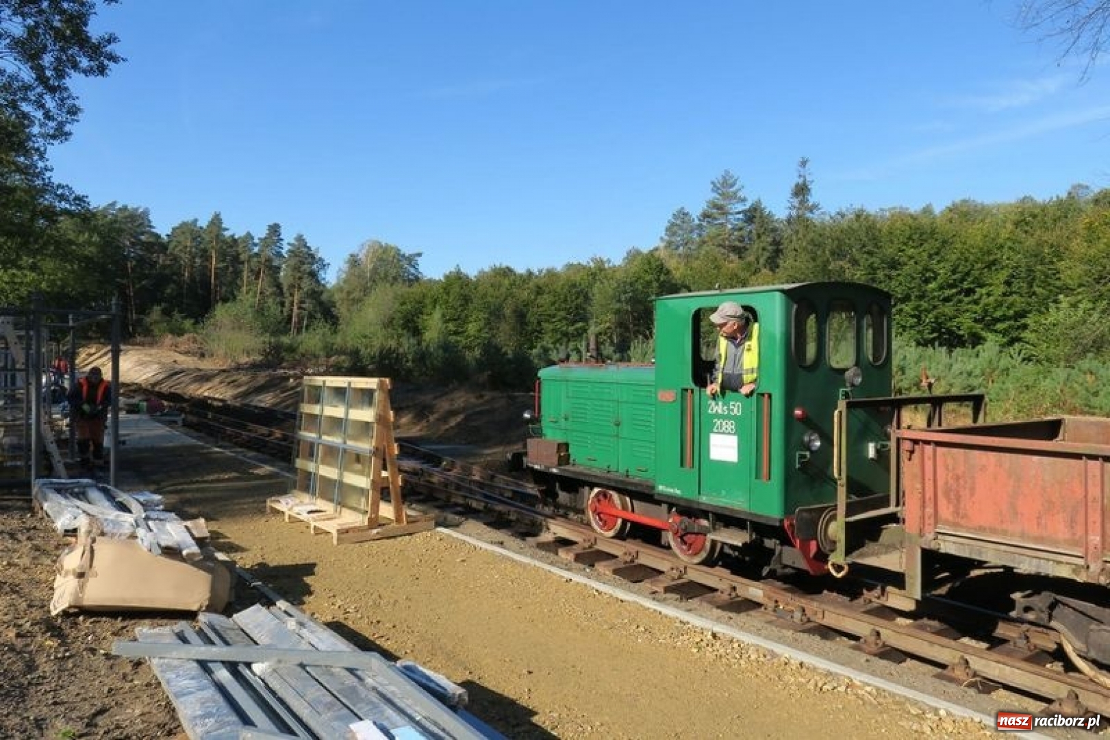 Zdjęcie w galerii na portalu naszraciborz.pl: Wąskotorówką przez jesienny las wiadomości z regionu