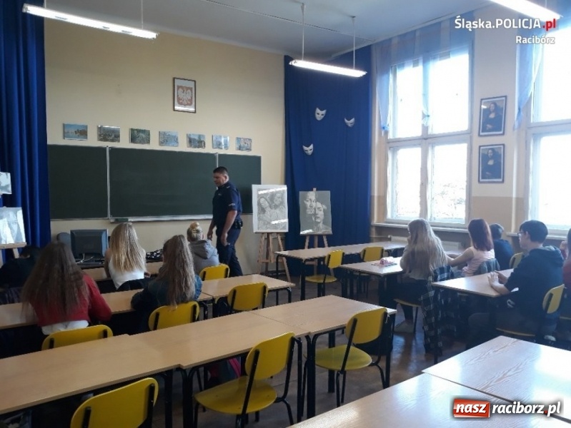 Zdjęcie w galerii na portalu naszraciborz.pl: Policyjna pogadanka o narkotykach w CKZiU nr 1 wiadomości z regionu