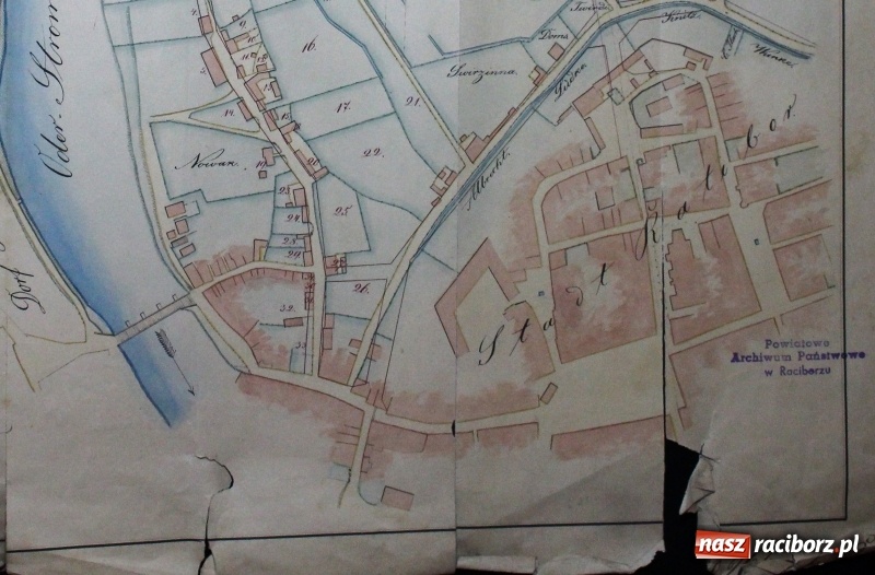 Zdjęcie w galerii na portalu naszraciborz.pl: W raciborskim archiwum odkryto plan śródmieścia z 1844 roku  wiadomości z regionu