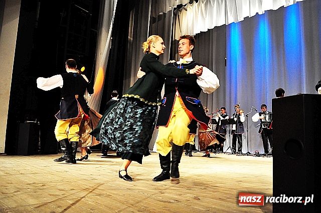 Zdjęcie w galerii na portalu naszraciborz.pl: Zatańczyli i zaśpiewali dla mam wiadomości z regionu