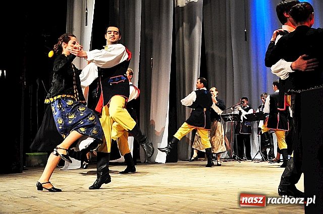 Zdjęcie w galerii na portalu naszraciborz.pl: Zatańczyli i zaśpiewali dla mam wiadomości z regionu