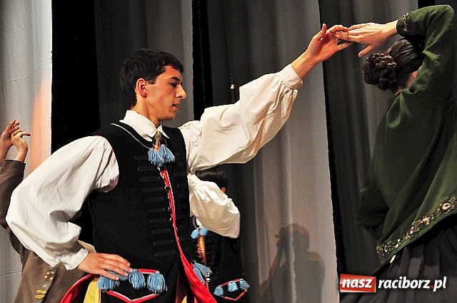 Zdjęcie w galerii na portalu naszraciborz.pl: Zatańczyli i zaśpiewali dla mam wiadomości z regionu