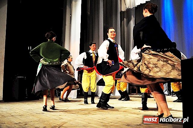 Zdjęcie w galerii na portalu naszraciborz.pl: Zatańczyli i zaśpiewali dla mam wiadomości z regionu