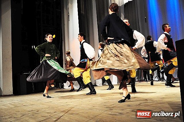 Zdjęcie w galerii na portalu naszraciborz.pl: Zatańczyli i zaśpiewali dla mam wiadomości z regionu