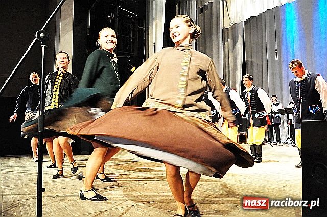 Zdjęcie w galerii na portalu naszraciborz.pl: Zatańczyli i zaśpiewali dla mam wiadomości z regionu