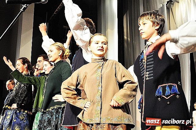 Zdjęcie w galerii na portalu naszraciborz.pl: Zatańczyli i zaśpiewali dla mam wiadomości z regionu