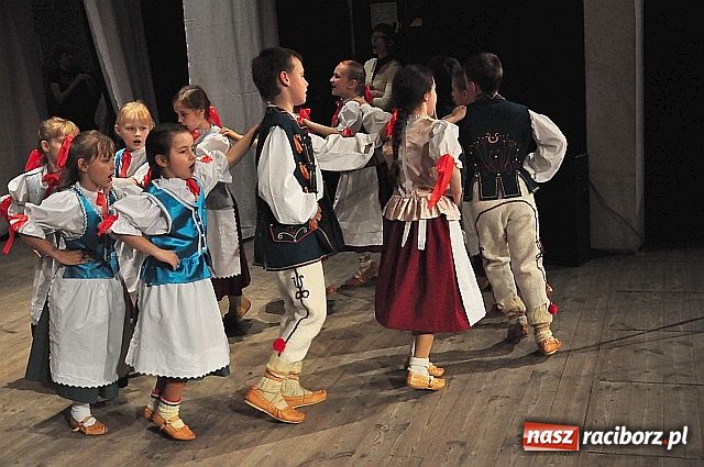 Zdjęcie w galerii na portalu naszraciborz.pl: Zatańczyli i zaśpiewali dla mam wiadomości z regionu
