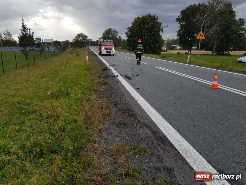 Zdjęcie w galerii na portalu naszraciborz.pl: Dwa peugeoty zderzyły się na DK45 w Bieńkowicach  wiadomości z regionu
