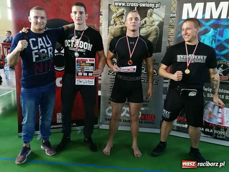 Zdjęcie w galerii na portalu naszraciborz.pl: Sześć medali Łamatorów w Świętochłowicach wiadomości z regionu