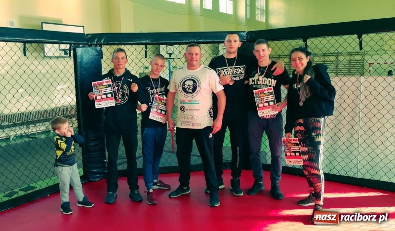 Zdjęcie w galerii na portalu naszraciborz.pl: Sześć medali Łamatorów w Świętochłowicach wiadomości z regionu