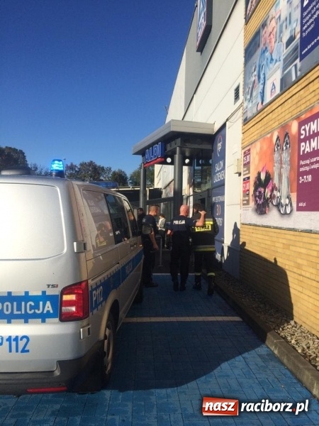 Zdjęcie w galerii na portalu naszraciborz.pl: Ochrona ewakuowała klientów i personel sklepu Aldi  wiadomości z regionu