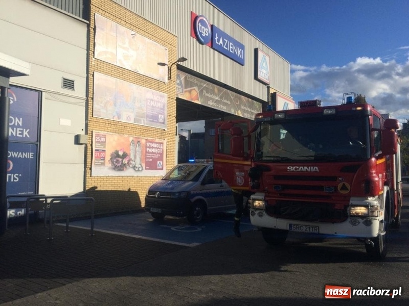 Zdjęcie w galerii na portalu naszraciborz.pl: Ochrona ewakuowała klientów i personel sklepu Aldi  wiadomości z regionu