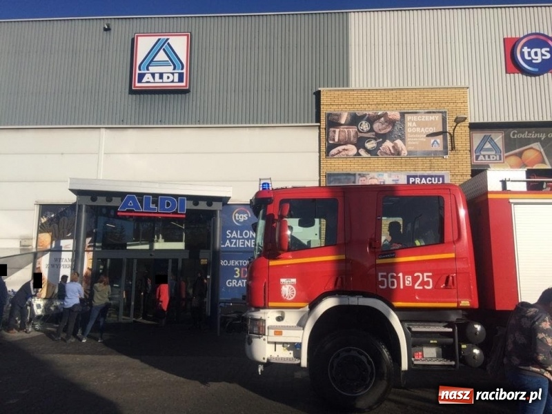 Zdjęcie w galerii na portalu naszraciborz.pl: Ochrona ewakuowała klientów i personel sklepu Aldi  wiadomości z regionu