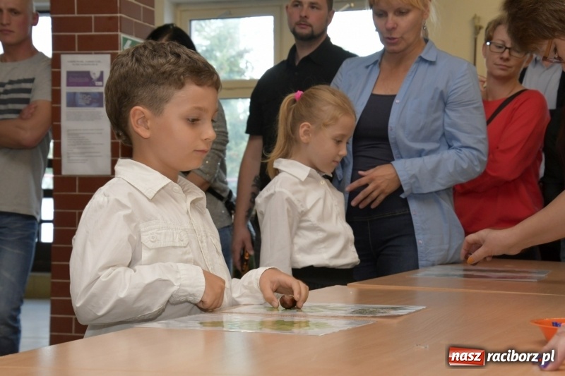 Zdjęcie w galerii na portalu naszraciborz.pl: Uroczyste pasowanie na ucznia w Szkole Podstawowej nr 18  wiadomości z regionu