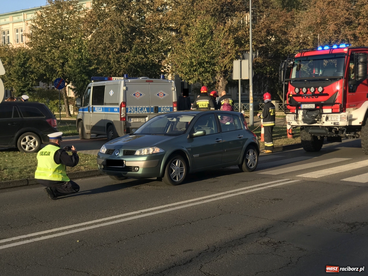 Zdjęcie w galerii na portalu naszraciborz.pl: Potrącenie przy SP 15 na ulicy Matejki wiadomości z regionu