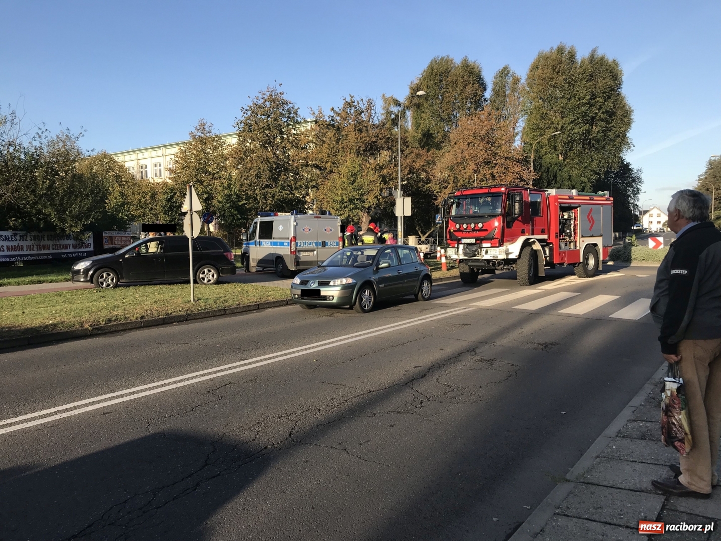 Zdjęcie w galerii na portalu naszraciborz.pl: Potrącenie przy SP 15 na ulicy Matejki wiadomości z regionu