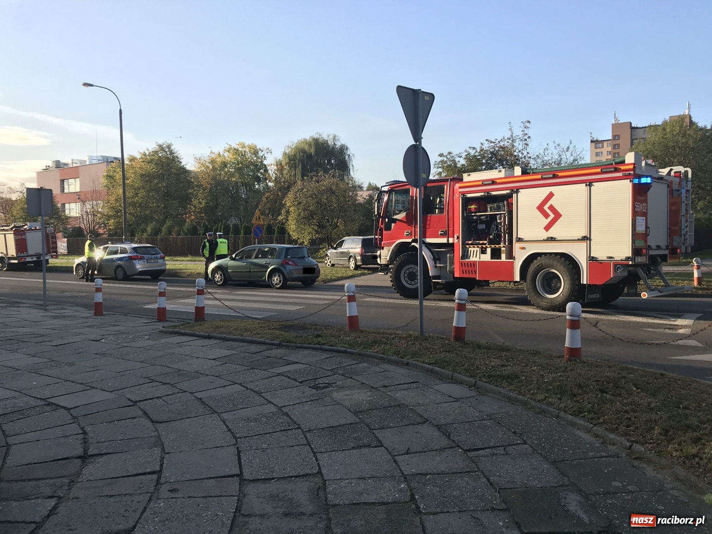 Zdjęcie w galerii na portalu naszraciborz.pl: Potrącenie przy SP 15 na ulicy Matejki wiadomości z regionu