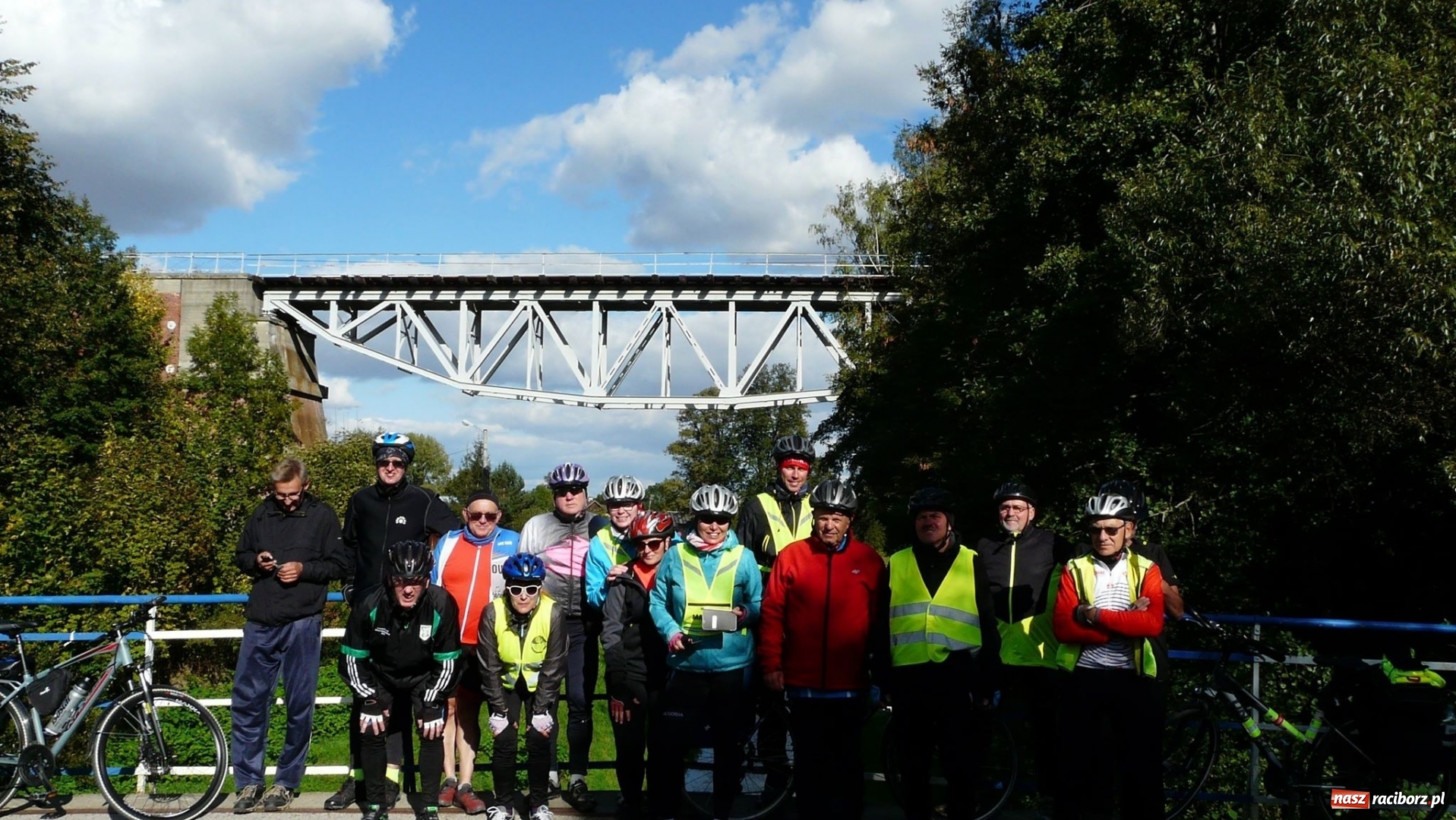 Zdjęcie w galerii na portalu naszraciborz.pl: Rowerowy Cyprzanów zakończył sezon wiadomości z regionu