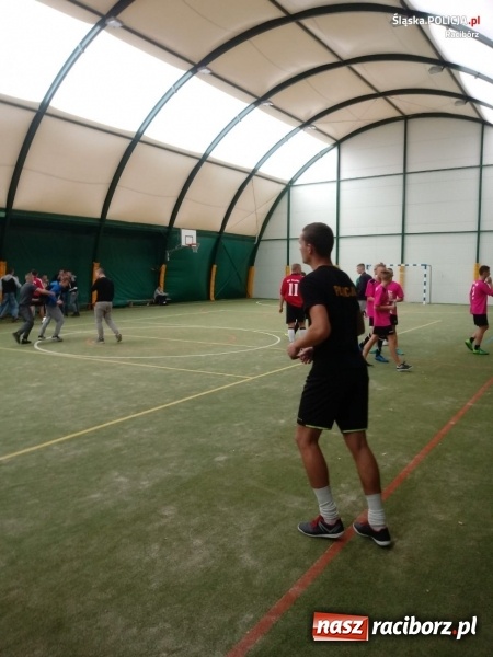 Zdjęcie w galerii na portalu naszraciborz.pl: Policjanci z Kuźni Raciborskiej zwycięzcami towarzyskiego turnieju piłki nożnej wiadomości z regionu