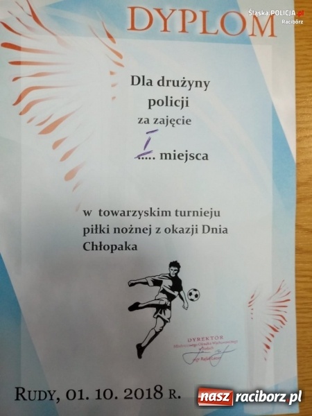Zdjęcie w galerii na portalu naszraciborz.pl: Policjanci z Kuźni Raciborskiej zwycięzcami towarzyskiego turnieju piłki nożnej wiadomości z regionu