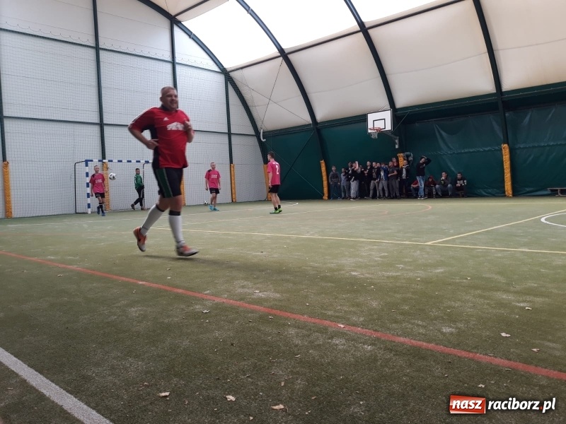 Zdjęcie w galerii na portalu naszraciborz.pl: Policjanci z Kuźni Raciborskiej zwycięzcami towarzyskiego turnieju piłki nożnej wiadomości z regionu