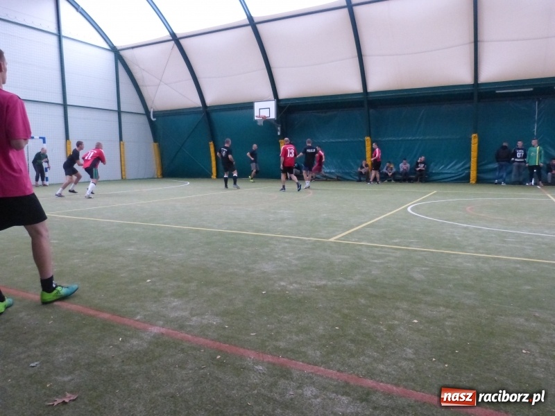 Zdjęcie w galerii na portalu naszraciborz.pl: Policjanci z Kuźni Raciborskiej zwycięzcami towarzyskiego turnieju piłki nożnej wiadomości z regionu