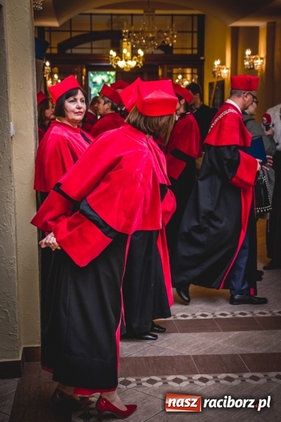 Zdjęcie w galerii na portalu naszraciborz.pl: Ozdobą Ojczyzny są ludzie wykształceni. Raciborska PWSZ uroczyście rozpoczęła rok akademicki  wiadomości z regionu