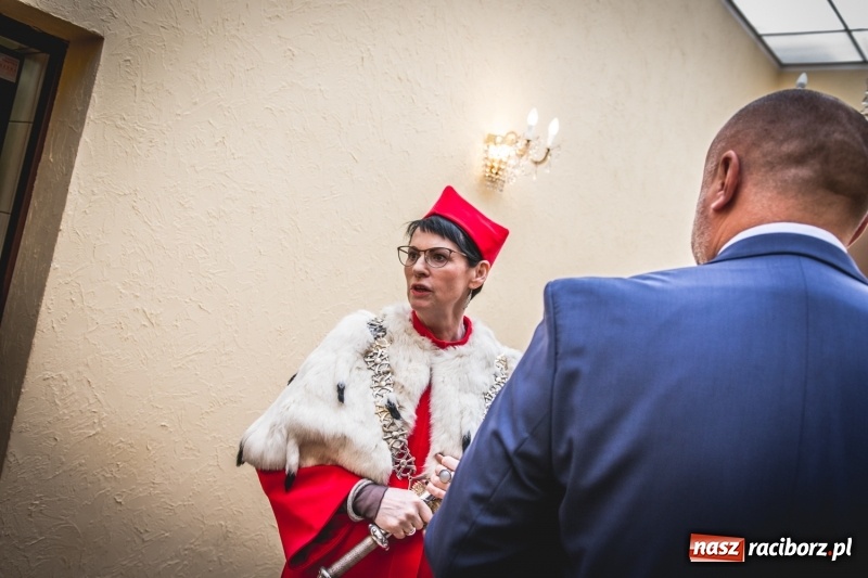 Zdjęcie w galerii na portalu naszraciborz.pl: Ozdobą Ojczyzny są ludzie wykształceni. Raciborska PWSZ uroczyście rozpoczęła rok akademicki  wiadomości z regionu