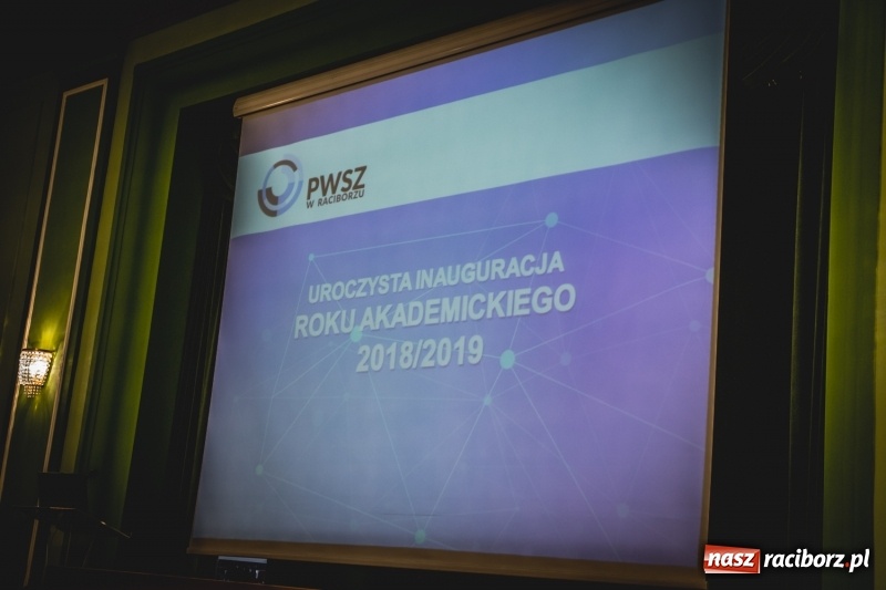 Zdjęcie w galerii na portalu naszraciborz.pl: Ozdobą Ojczyzny są ludzie wykształceni. Raciborska PWSZ uroczyście rozpoczęła rok akademicki  wiadomości z regionu