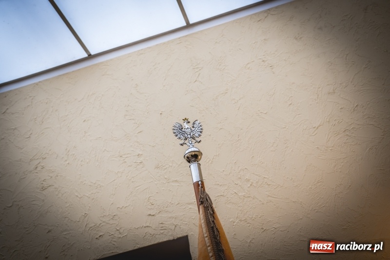 Zdjęcie w galerii na portalu naszraciborz.pl: Ozdobą Ojczyzny są ludzie wykształceni. Raciborska PWSZ uroczyście rozpoczęła rok akademicki  wiadomości z regionu