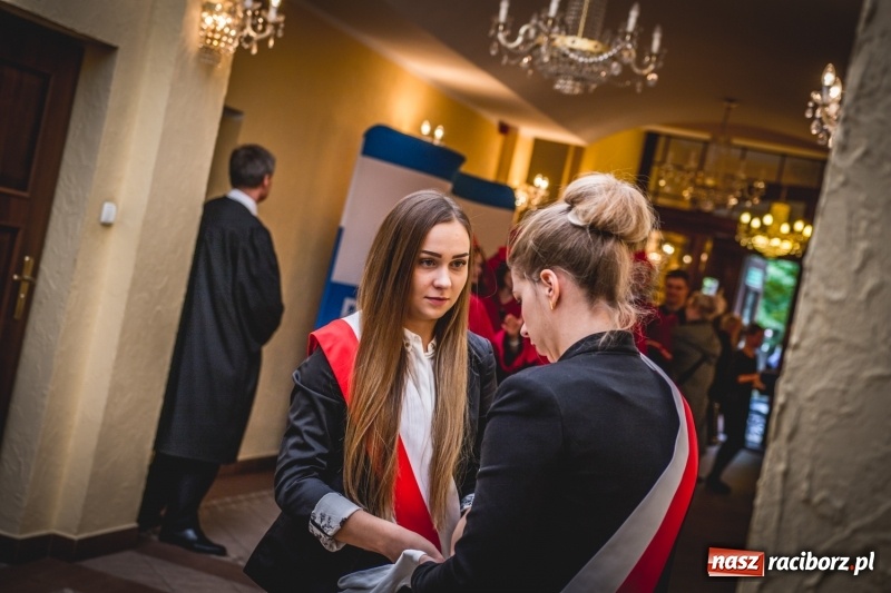 Zdjęcie w galerii na portalu naszraciborz.pl: Ozdobą Ojczyzny są ludzie wykształceni. Raciborska PWSZ uroczyście rozpoczęła rok akademicki  wiadomości z regionu